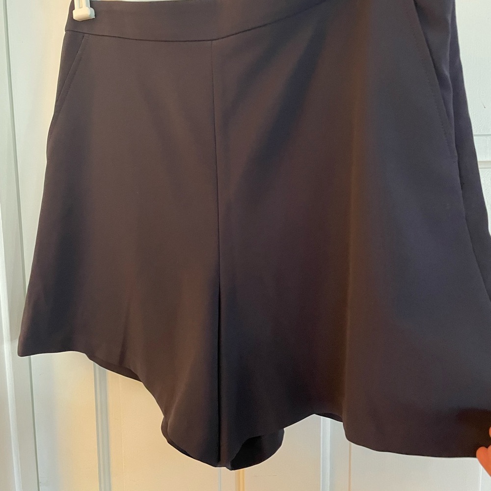 Women's Banana Republic Dress Shorts navy-blue. Classic smooth fit.